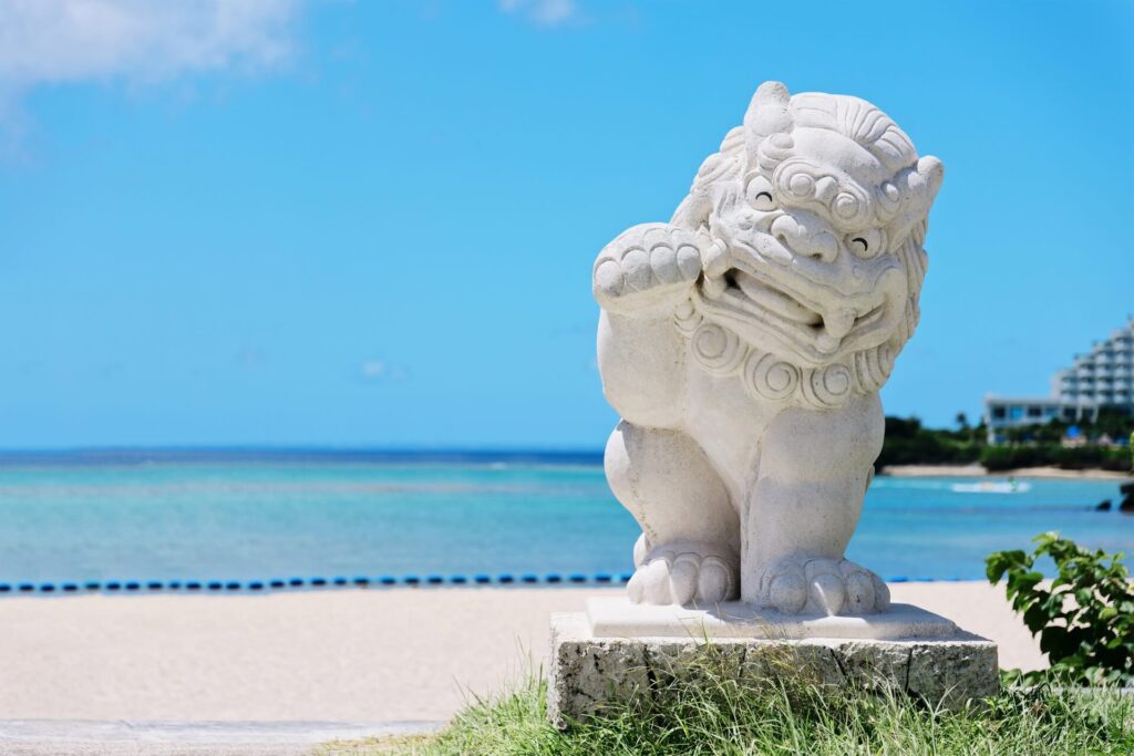 守護ライオンと海